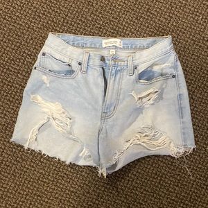 Women’s Abercrombie mid rise curve love boyfriend shorts size 26/2